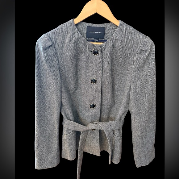 Banana Republic Classic Gray Blazer, size 6, like new, herringbone - Picture 3 of 11